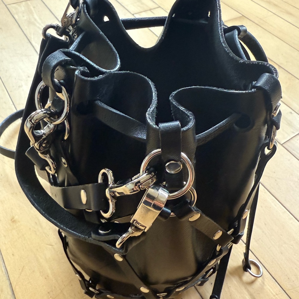 Zana Bayne Large Linked Bucket Bag Backpack - Picture 5 of 6